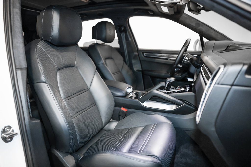 Used 2019 Porsche Cayenne Turbo w/ Sportdesign Package image 8