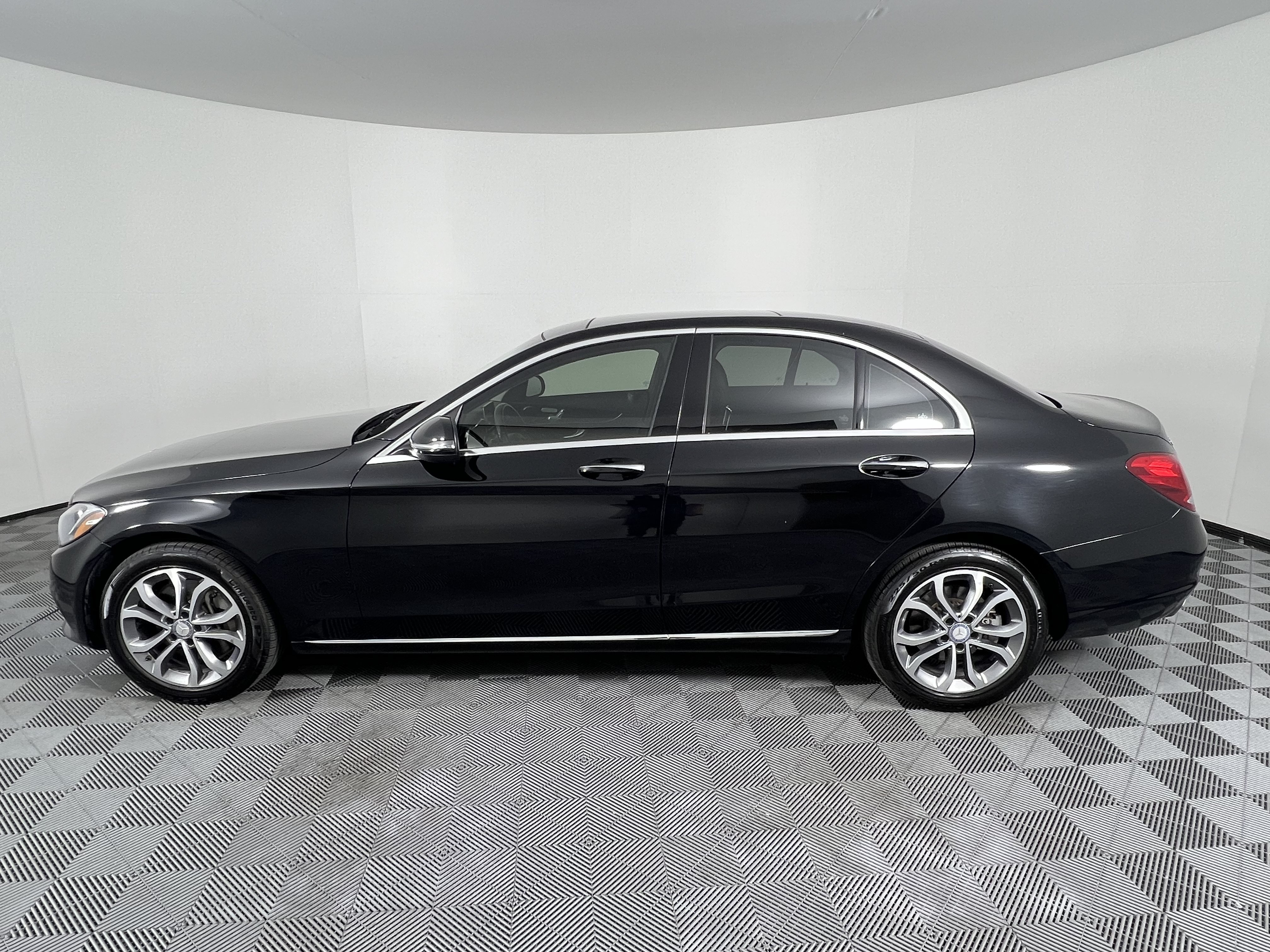 Used 2017 Mercedes-Benz C 300 4MATIC Sedan image 8