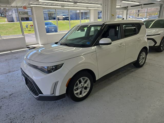 Certified 2025 Kia Soul LX FWD image 2