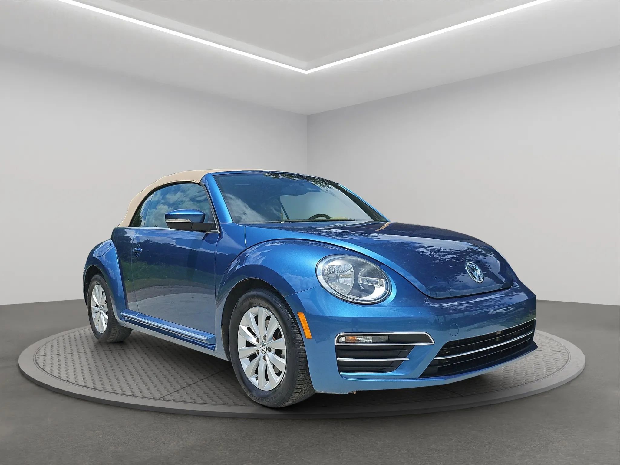 Used 2018 Volkswagen Beetle 2.0T S image 8
