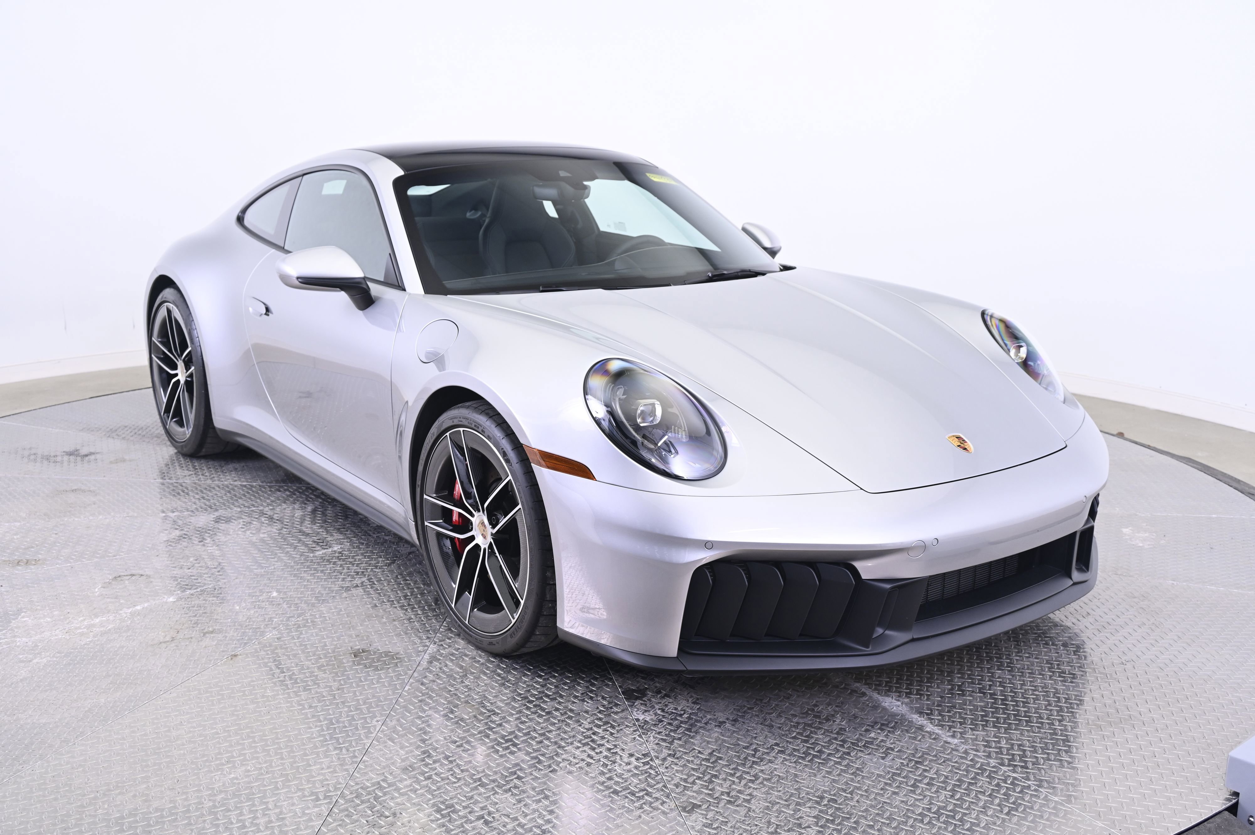 Certified 2025 Porsche 911 Carrera GTS RWD image 9