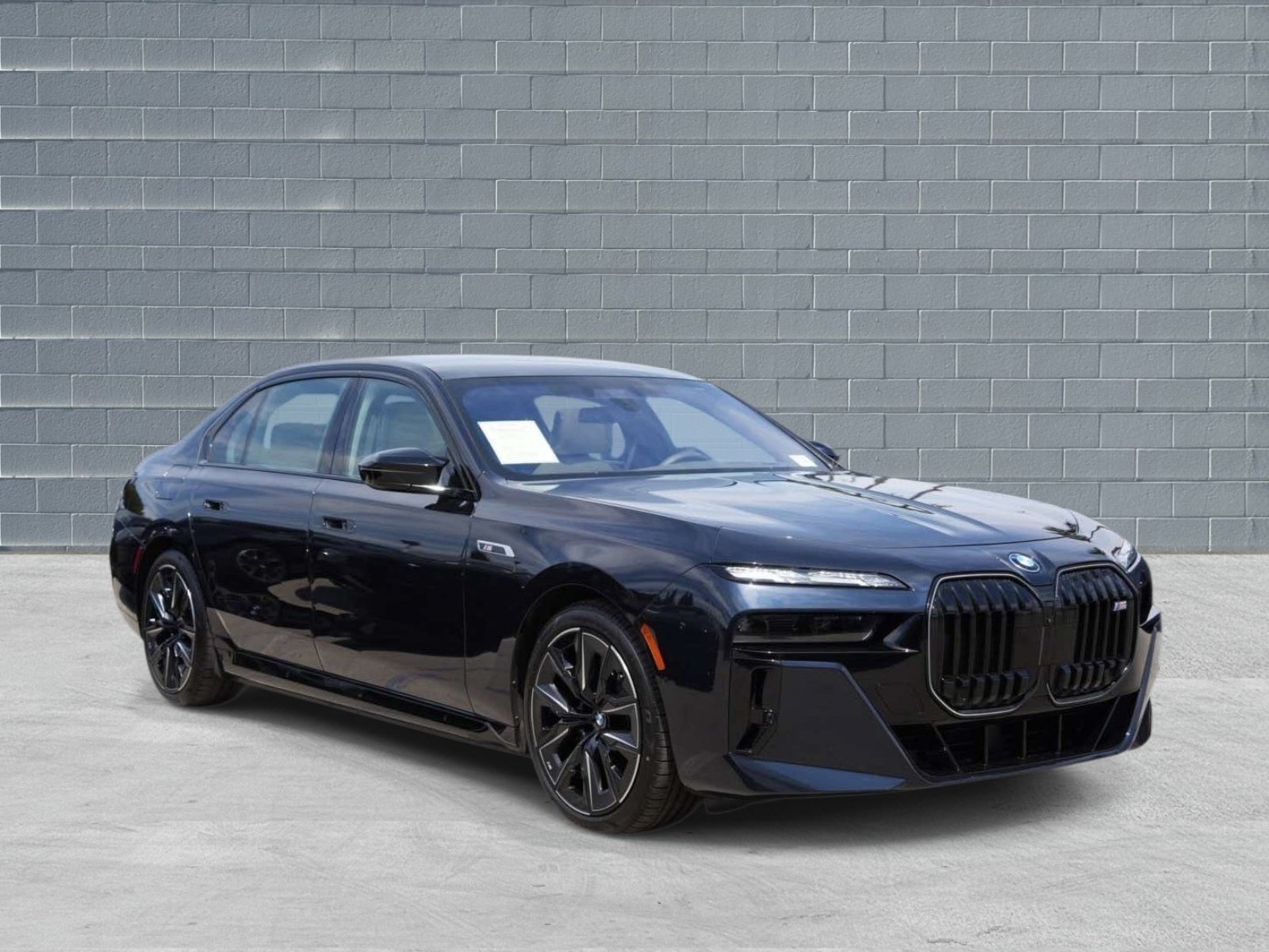Used 2025 BMW i7 M70 AWD/4WD image 1