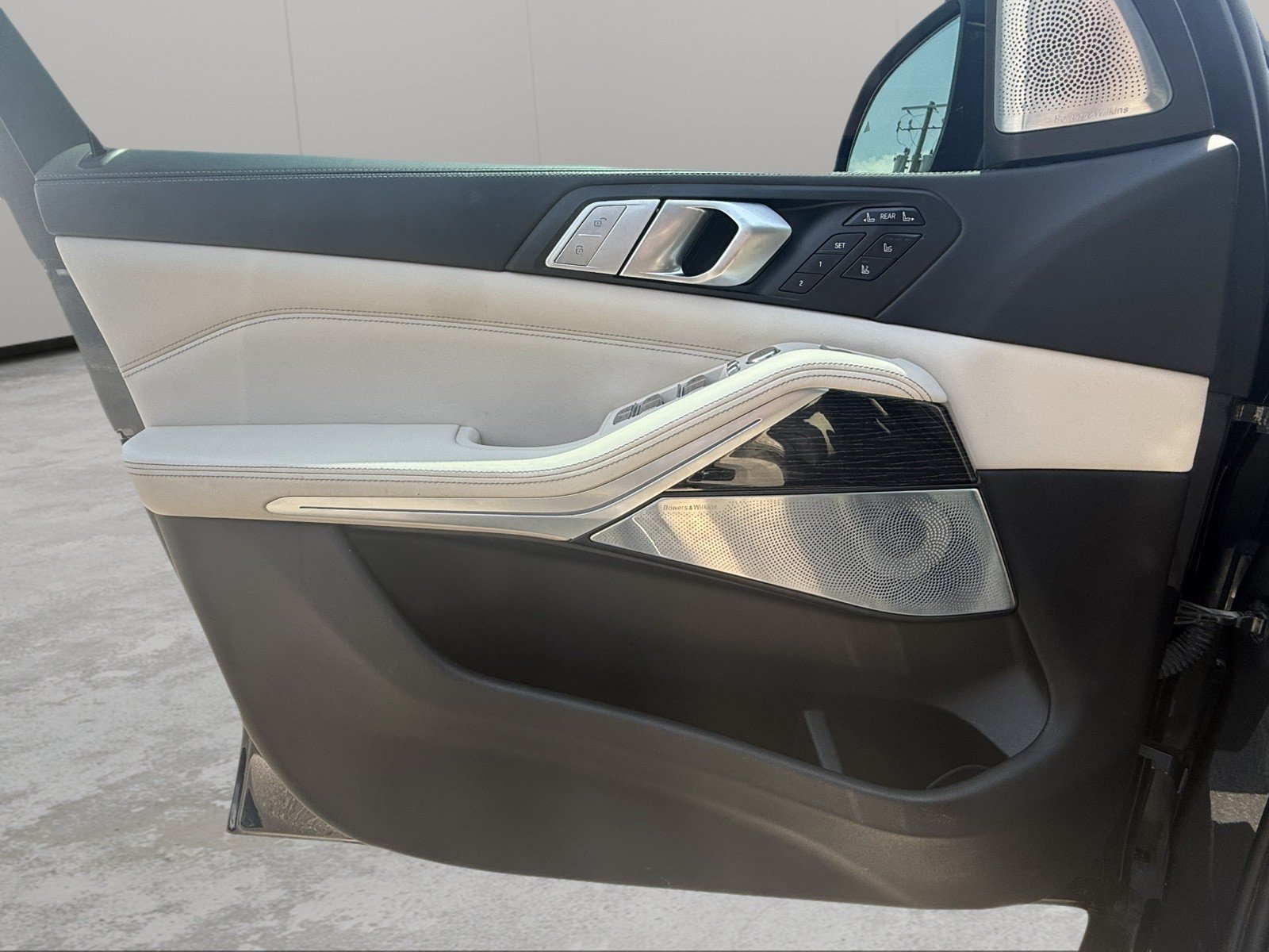 Used 2020 BMW X7 M50i AWD/4WD image 23