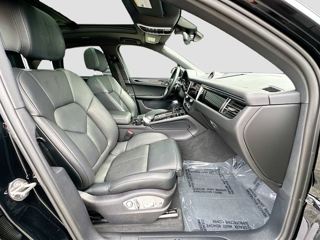 Certified 2023 Porsche Macan Turbo AWD/4WD image 30
