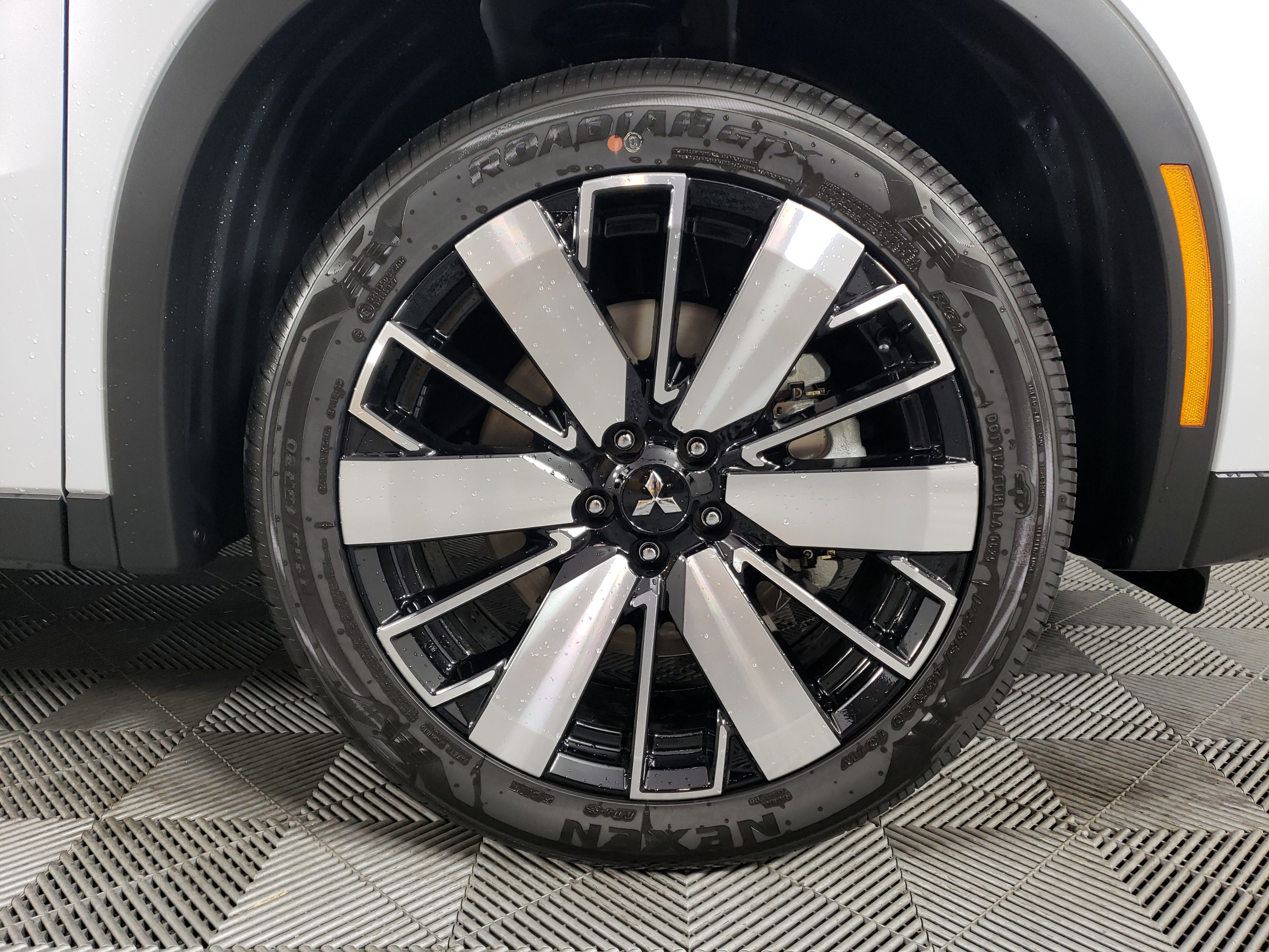 New 2025 Mitsubishi Outlander SE image 7