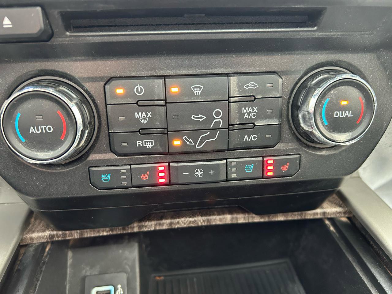 Used 2017 Ford F250 Lariat w/ Lariat Ultimate Package image 26