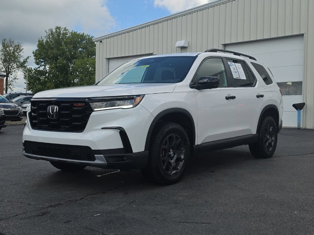 Certified 2023 Honda Pilot TrailSport image 3