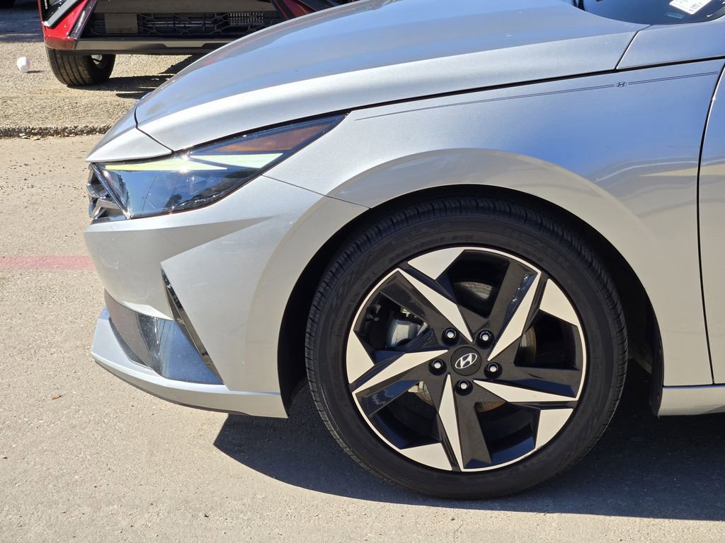 Certified 2021 Hyundai Elantra Limited w/ Cargo Package image 8