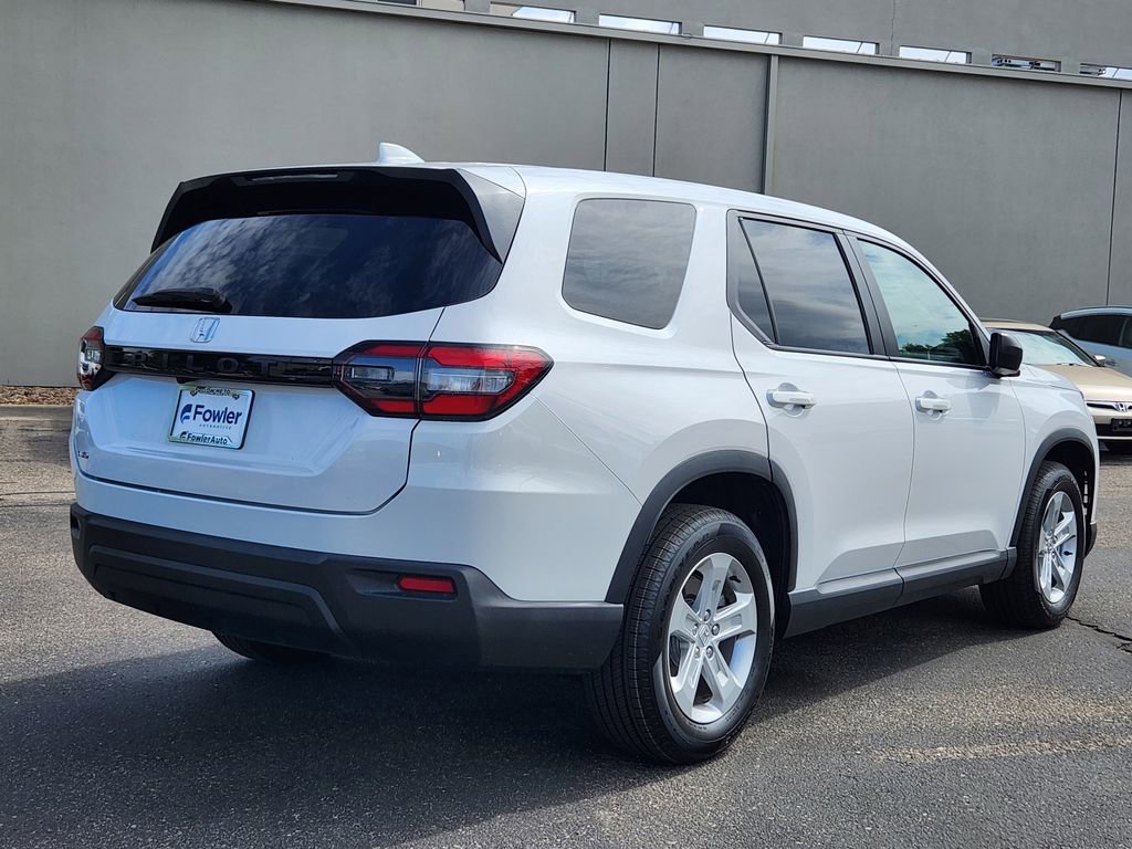 Used 2023 Honda Pilot LX image 7