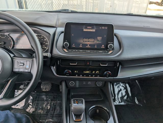 Used 2022 Nissan Rogue SV image 3