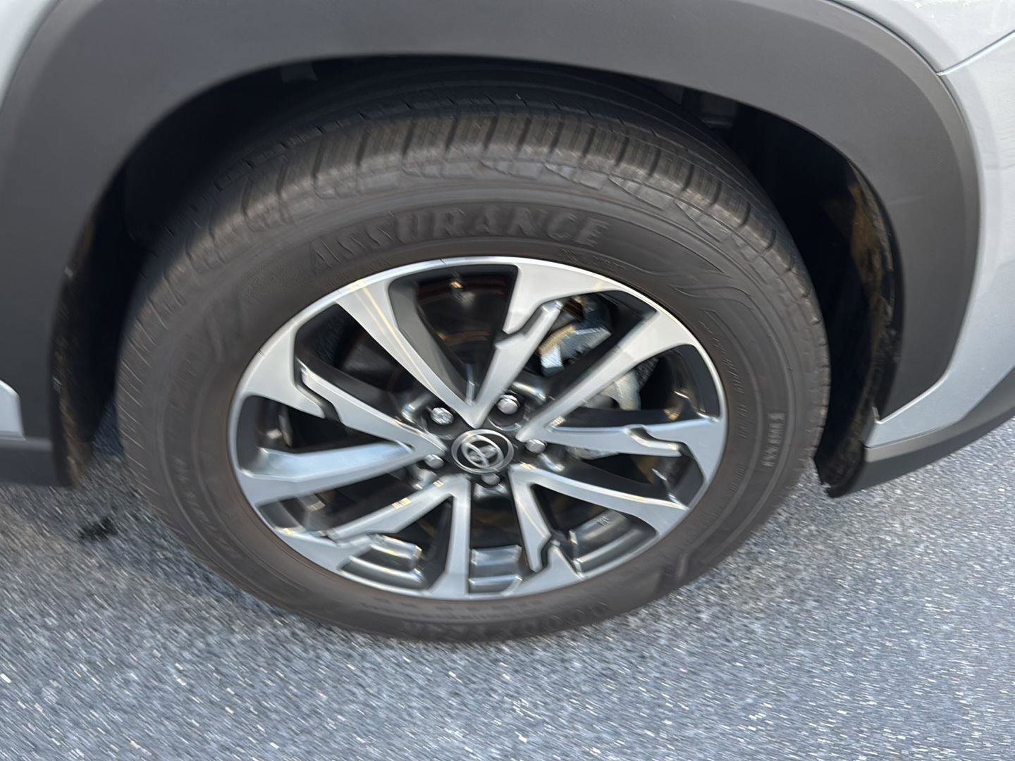 Certified 2025 Toyota Corolla Cross XLE image 35