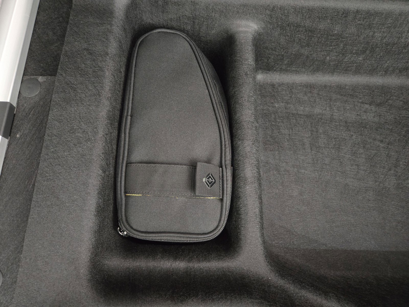 Used 2024 Rivian R1S Adventure image 33