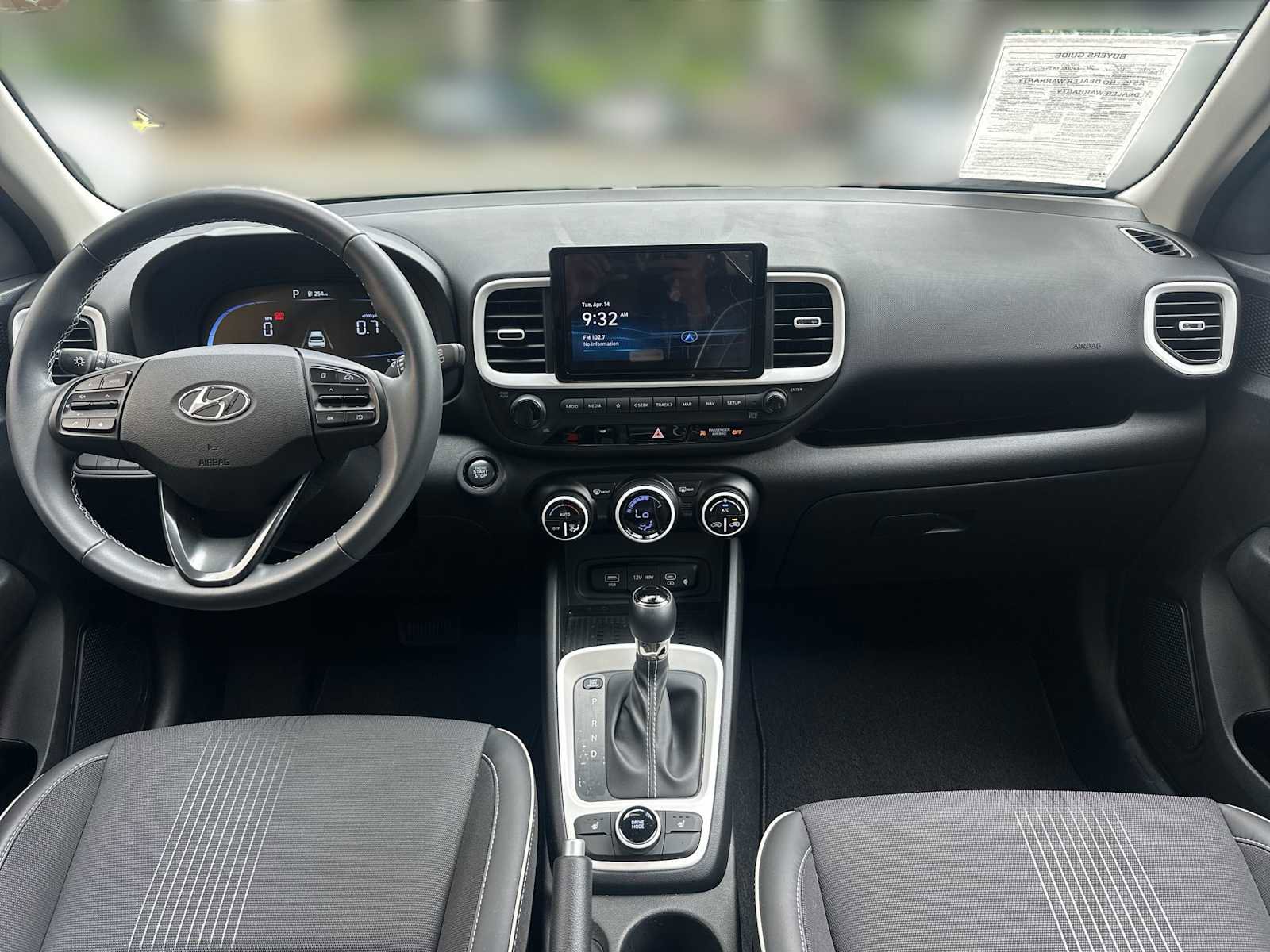Used 2024 Hyundai Venue Limited image 3