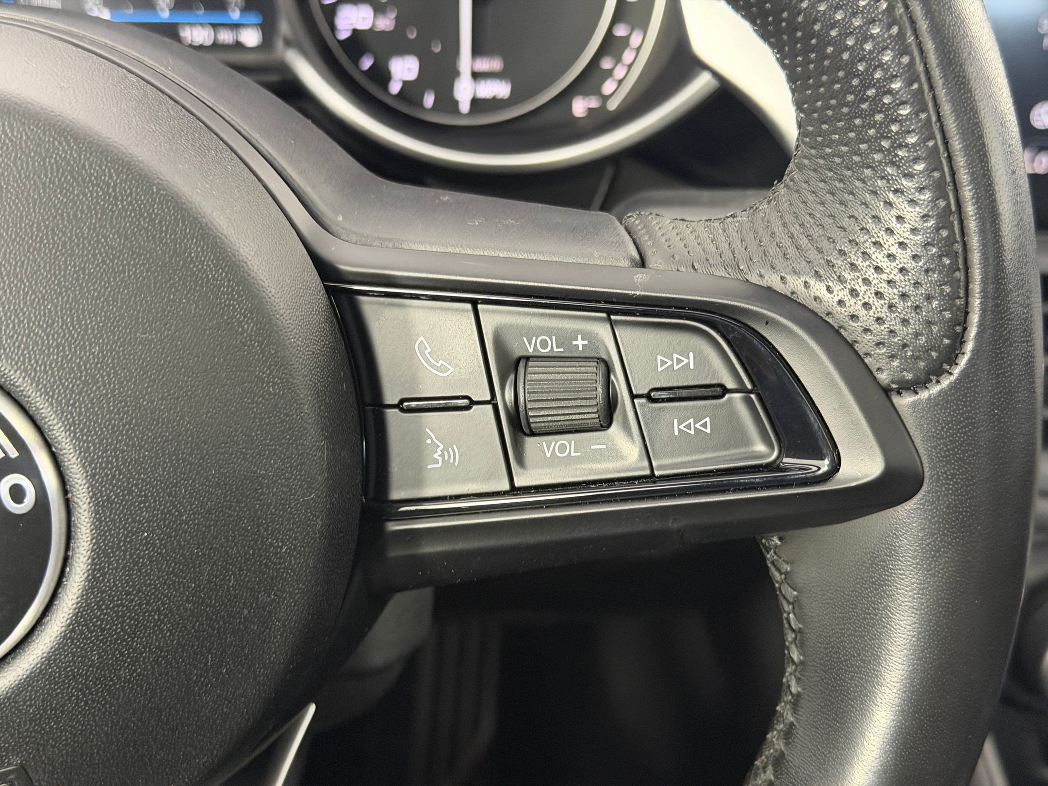 Used 2021 Alfa Romeo Giulia Ti Sport image 29