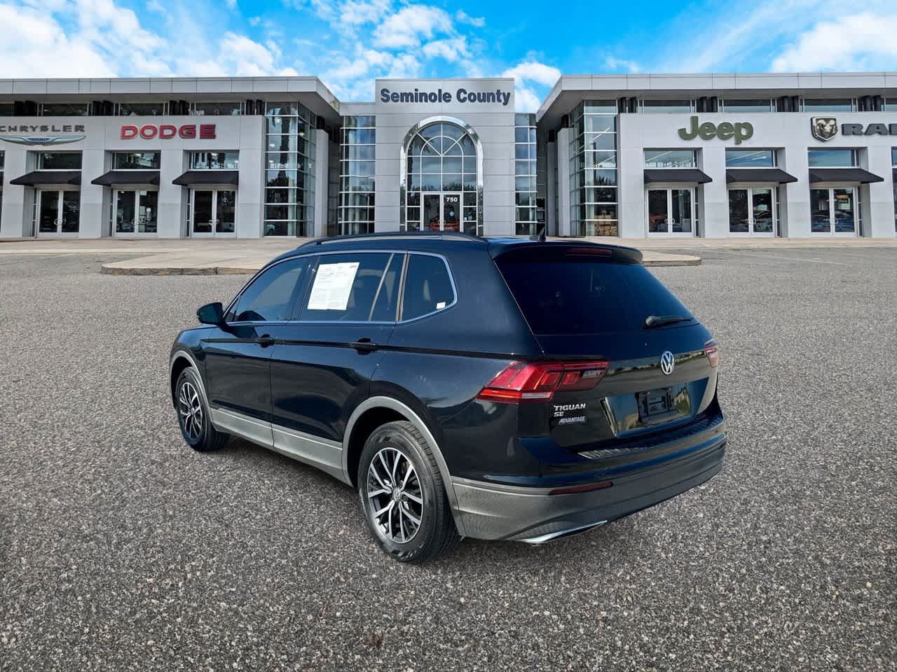 Used 2019 Volkswagen Tiguan SE w/ Panoramic Sunroof Package FWD image 6