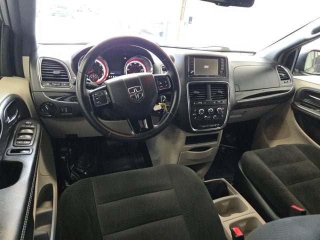 Used 2016 Dodge Grand Caravan SE FWD image 16