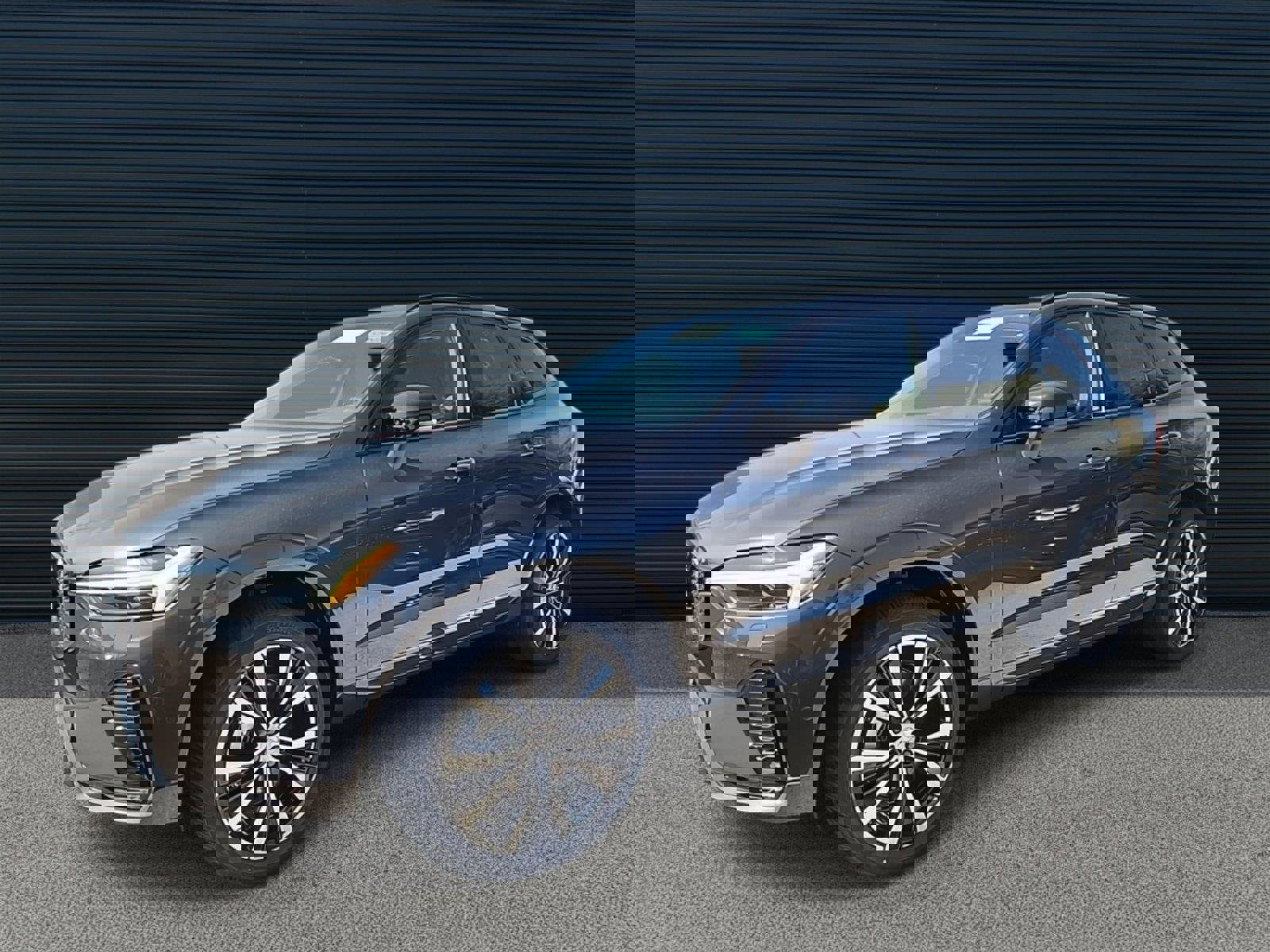 Used 2025 Volvo XC60 B5 Plus w/ Protection Package Premier image 1