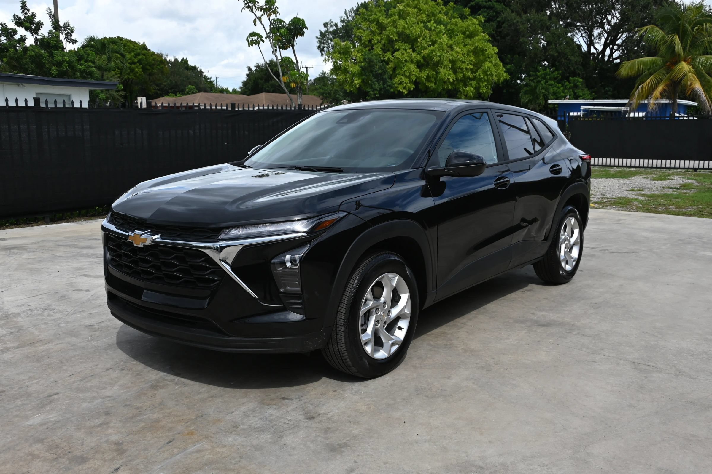 Used 2026 Chevrolet Trax LS w/ LS Convenience Package FWD image 3