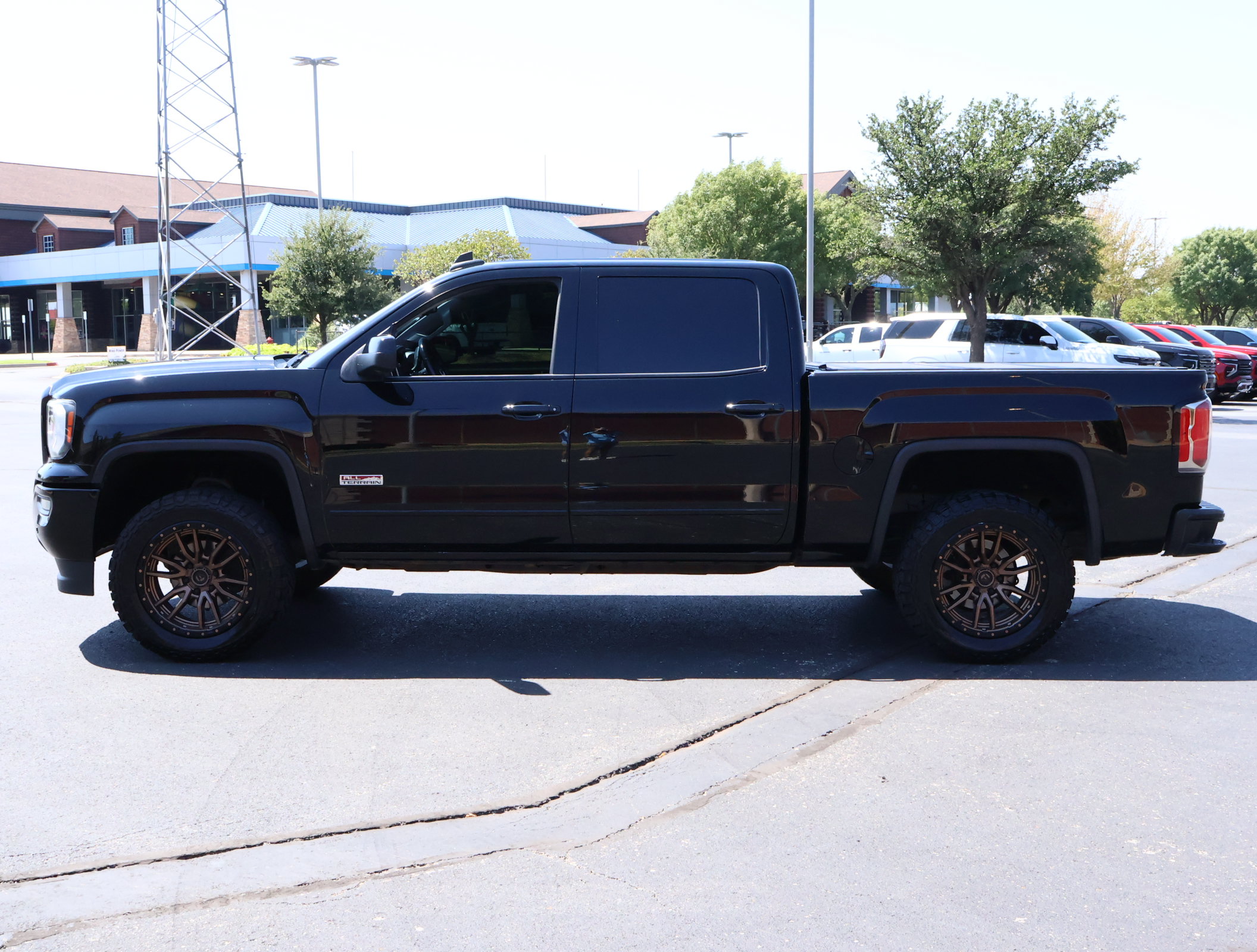 Used 2018 GMC Sierra 1500 SLT AWD/4WD image 31