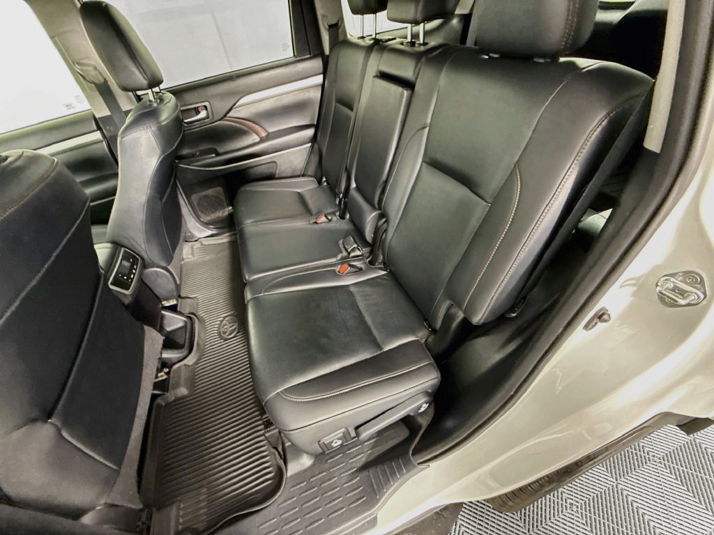 Used 2019 Toyota Highlander XLE AWD/4WD image 26