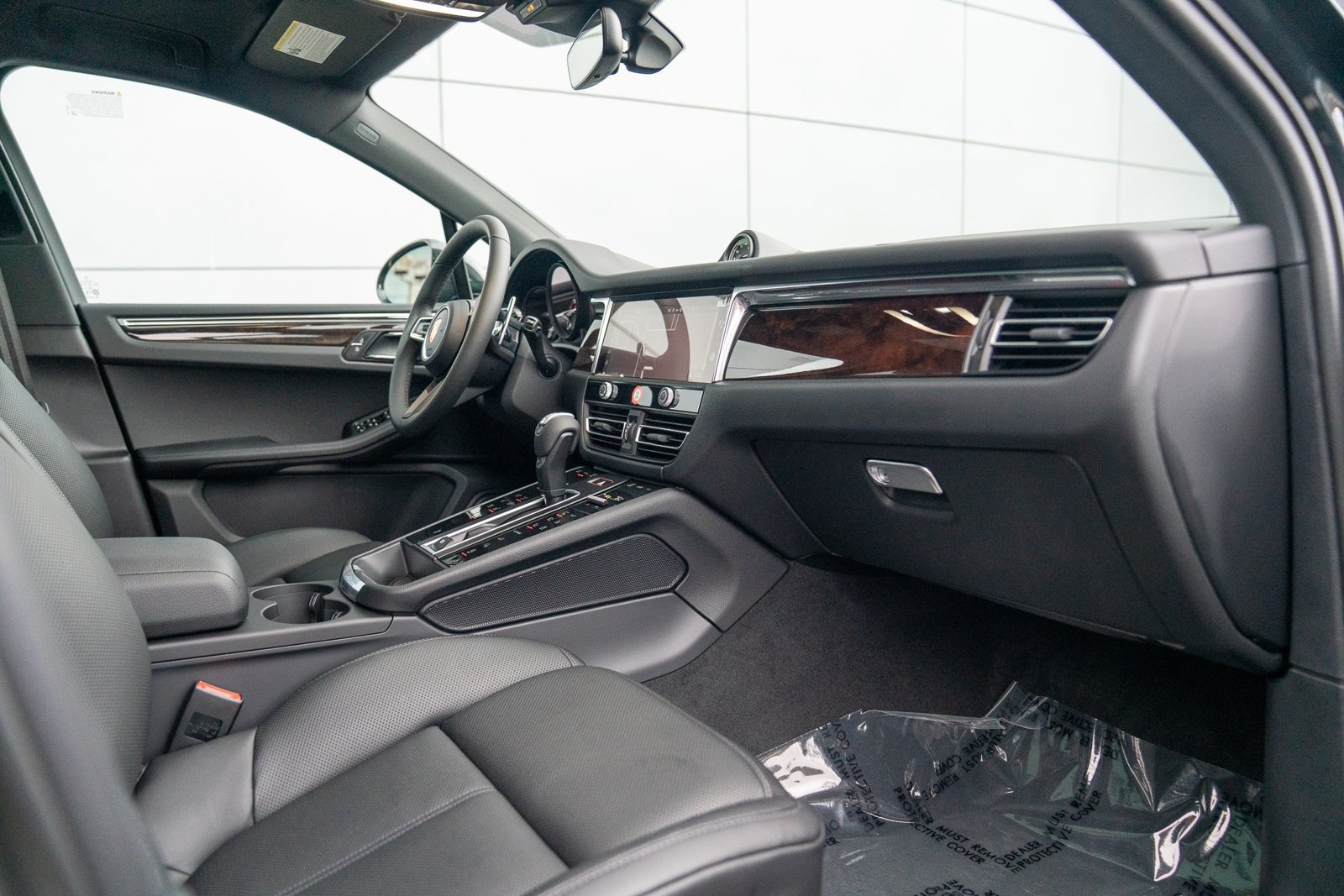Certified 2026 Porsche Macan AWD/4WD image 26