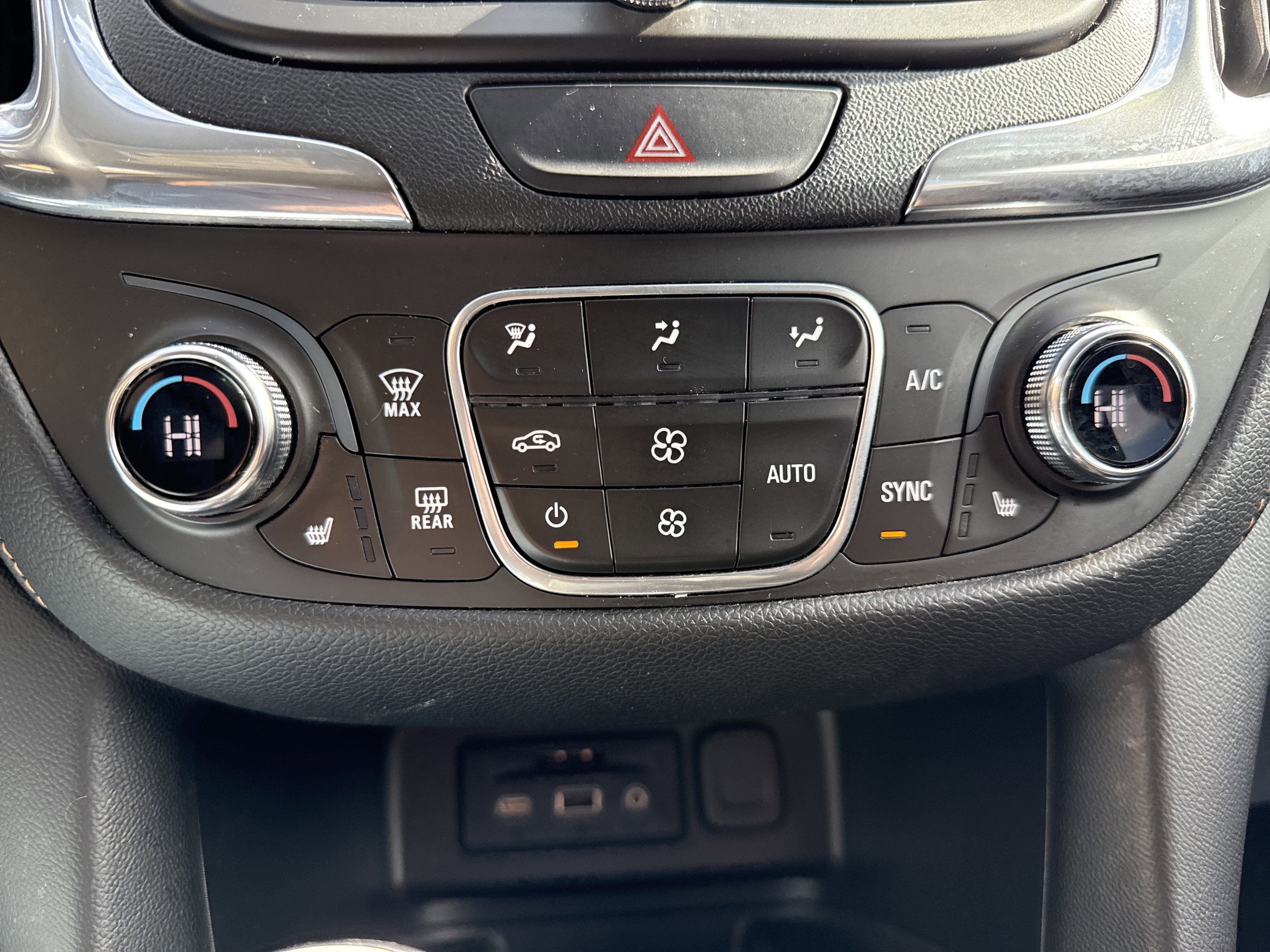 Used 2020 Chevrolet Equinox Premier AWD/4WD image 27