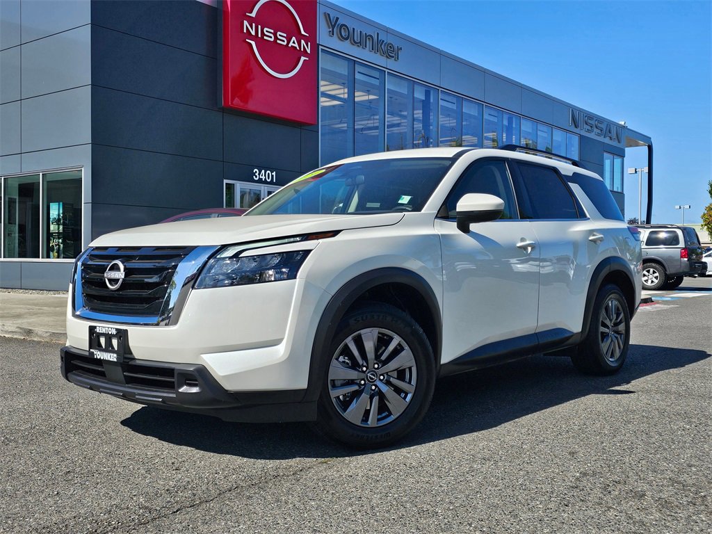 Used 2024 Nissan Pathfinder SV