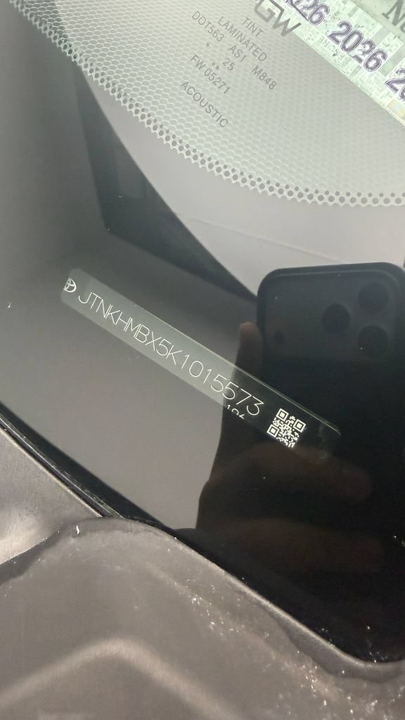 Used 2019 Toyota C-HR LE FWD image 33