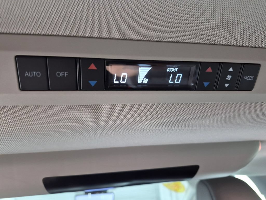 Used 2024 Toyota Sienna Limited FWD image 24