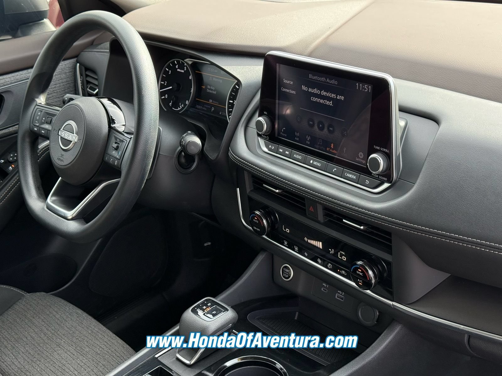 Used 2023 Nissan Rogue SV FWD image 11