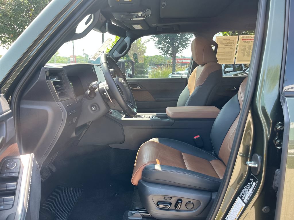 Used 2025 Lexus GX 550 w/ Accessory Package (Z1) AWD/4WD image 9