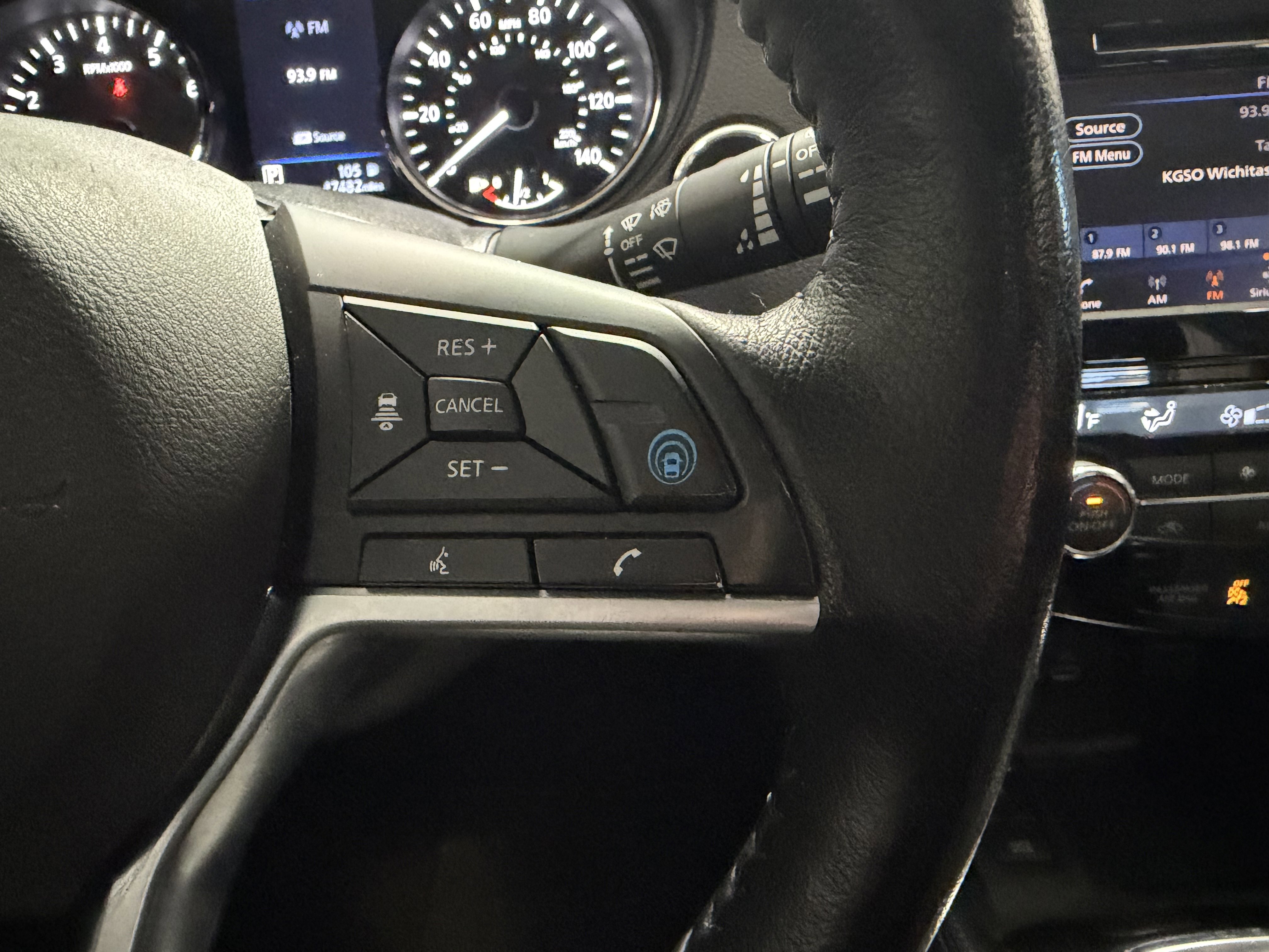 Used 2020 Nissan Rogue Sport SV w/ Technology Package image 11