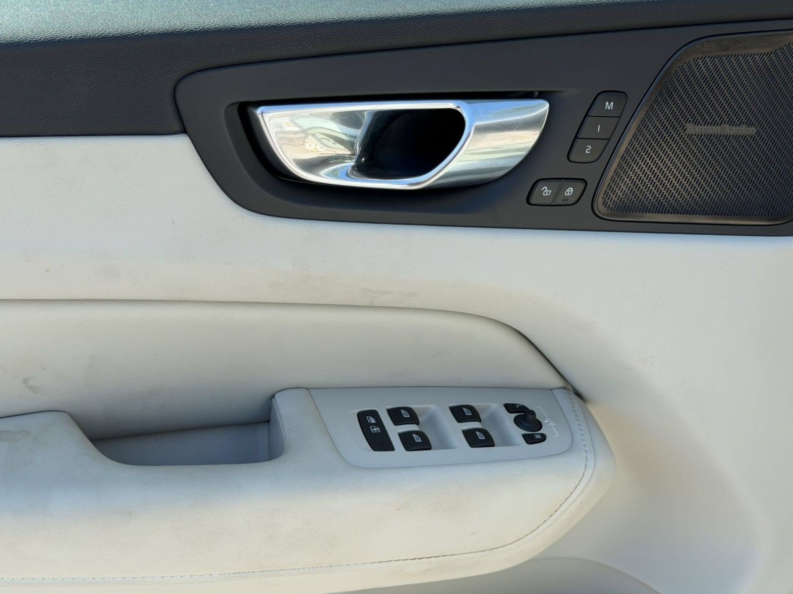 Certified 2024 Volvo XC60 B5 Ultimate w/ Protection Package Premier AWD/4WD image 24