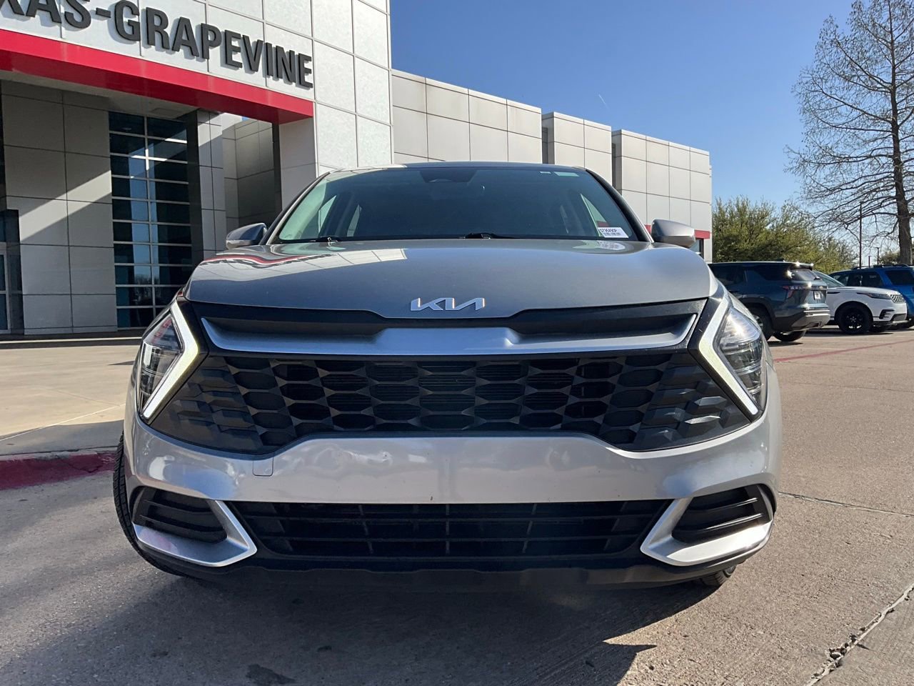 Used 2025 Kia Sportage LX image 3