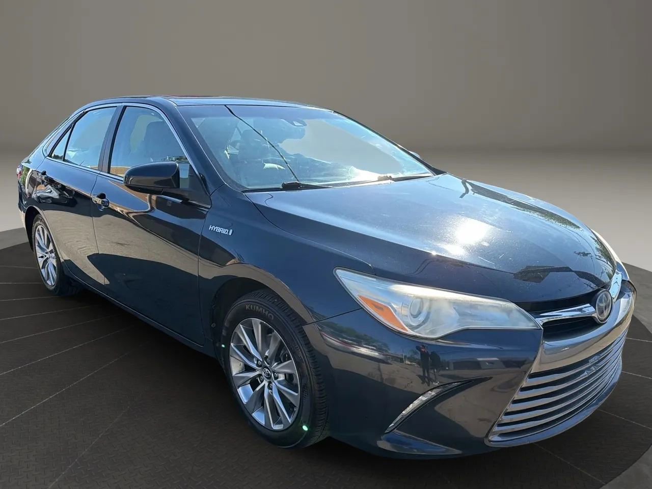 Used 2016 Toyota Camry XLE w/ Moonroof Package FWD image 3