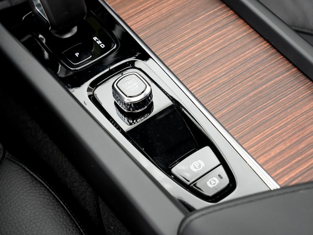 Used 2024 Volvo XC60 T8 Plus image 19