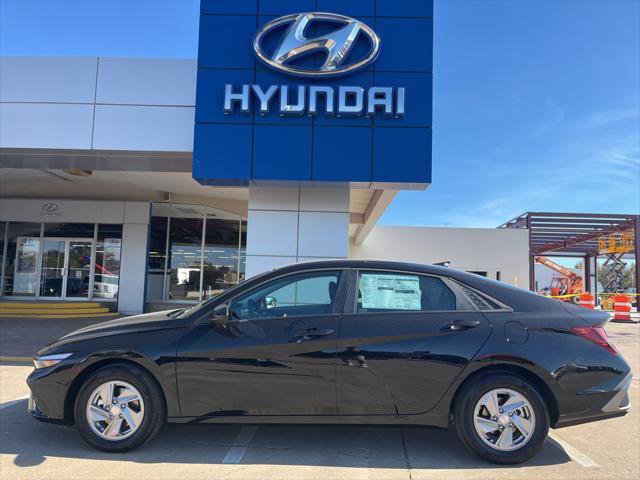 New 2025 Hyundai Elantra SE