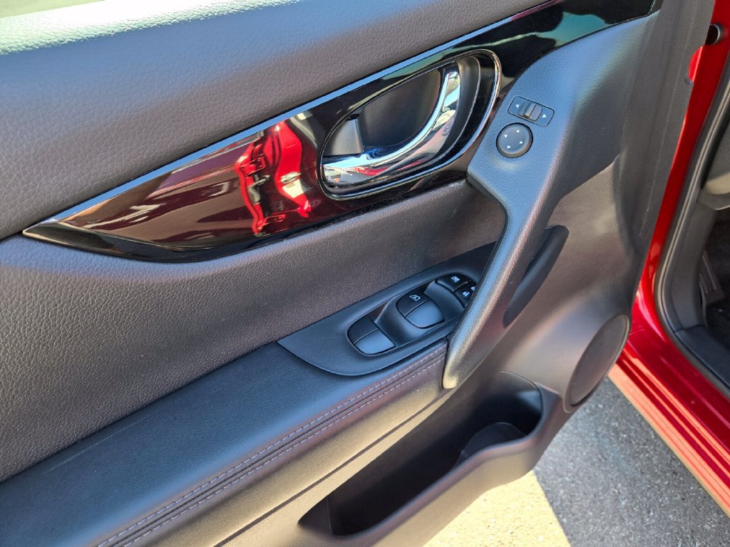 Certified 2022 Nissan Rogue Sport SV AWD/4WD image 12
