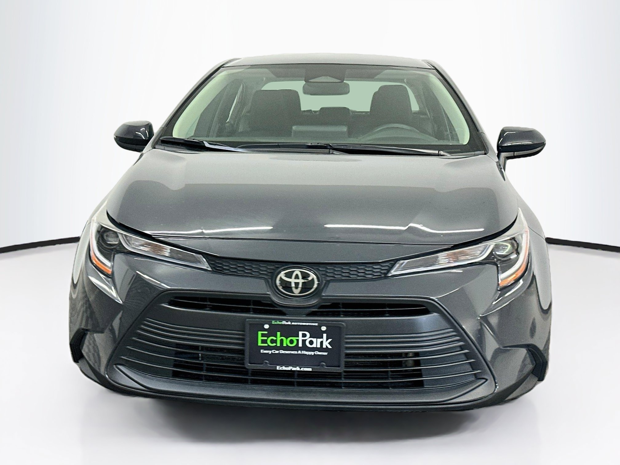 Used 2025 Toyota Corolla LE FWD image 2