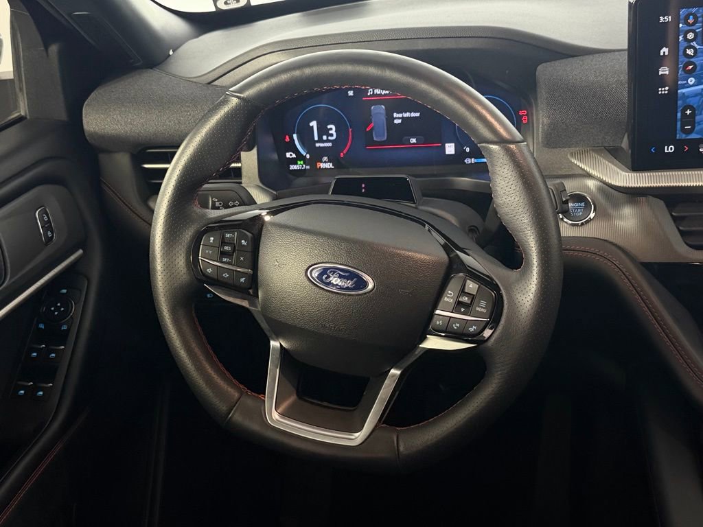 Used 2025 Ford Explorer ST-Line w/ ST-Line Street Pack image 16