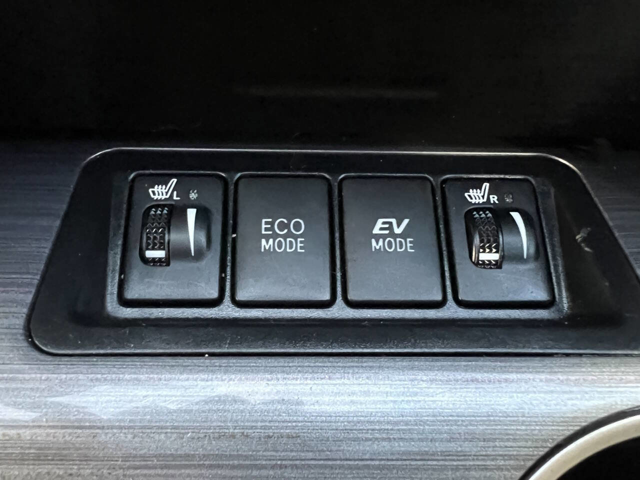Used 2012 Toyota Camry XLE w/ Leather Pkg FWD image 11