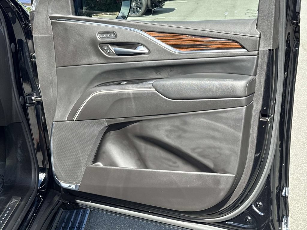 Used 2023 Cadillac Escalade Premium Luxury w/ Performance Package AWD/4WD image 27