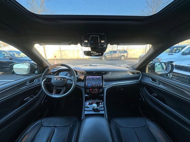 Used 2022 Jeep Grand Cherokee Overland image 3