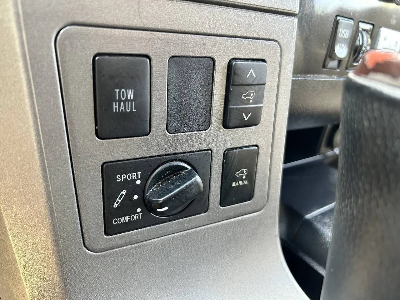 Used 2016 Toyota Sequoia Platinum RWD image 25