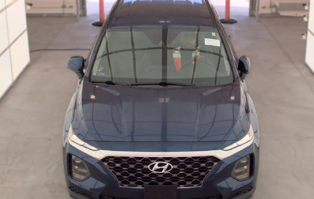 Used 2020 Hyundai Santa Fe SE AWD/4WD image 2