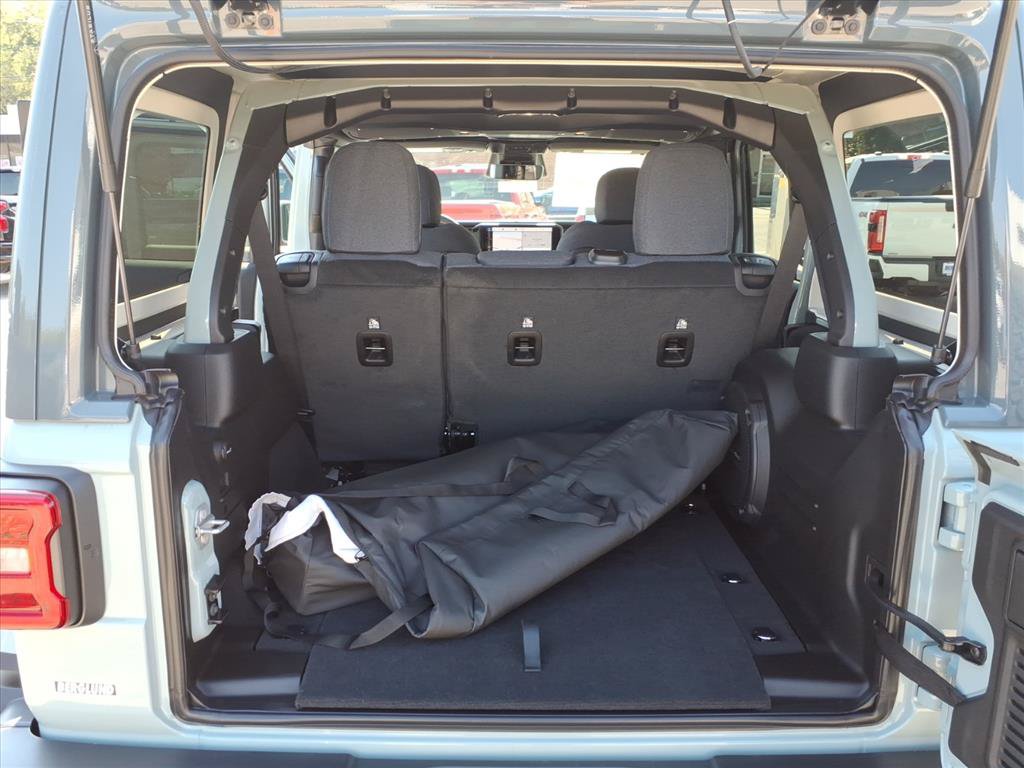 New 2026 Jeep Wrangler Unlimited Rubicon w/ Rockslide Package AWD/4WD image 14