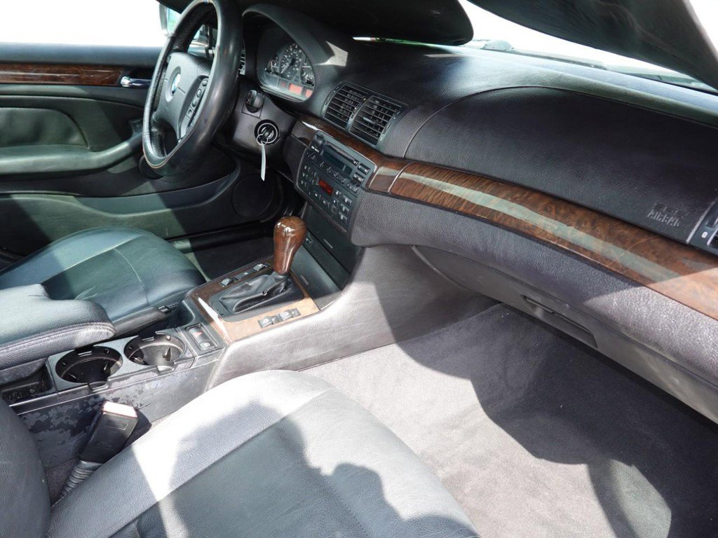 Used 2004 BMW 325i Wagon image 21