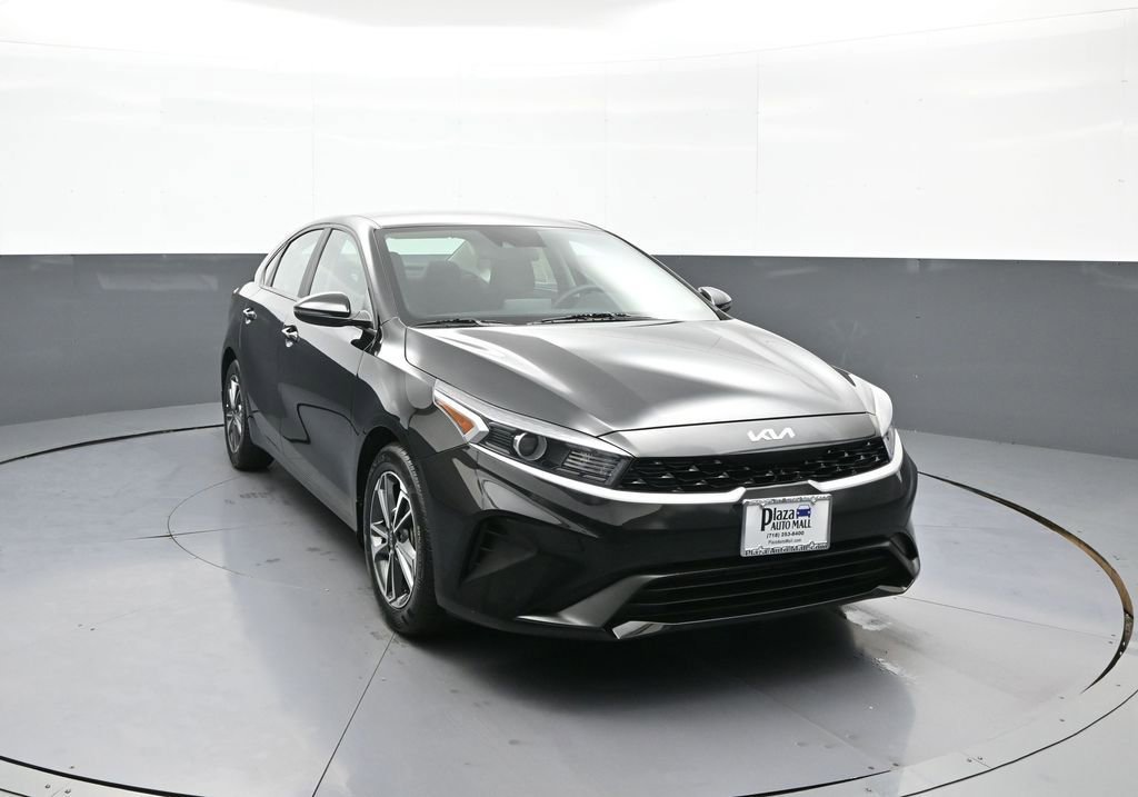 Certified 2023 Kia Forte LXS w/ LXS Technology Package FWD image 3