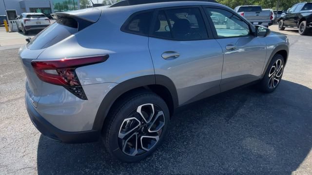 New 2026 Chevrolet Trax RS w/ Sunroof Package FWD image 2