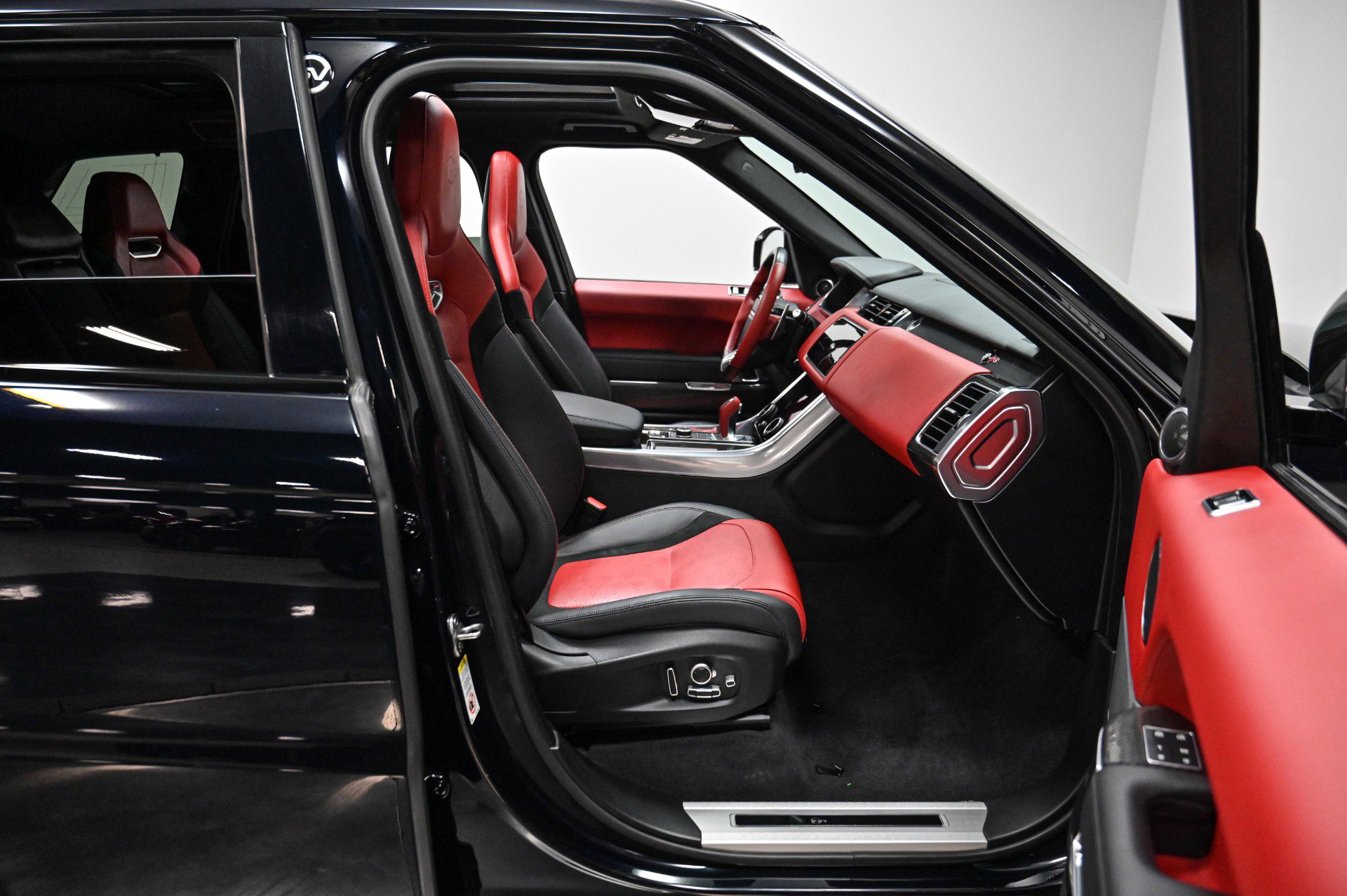 Used 2022 Land Rover Range Rover Sport SVR Carbon Edition image 42